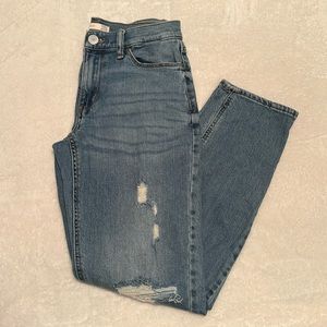 💜 SO Low Rise Distressed Boyfriend Jeans